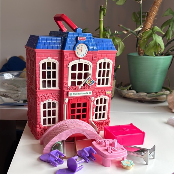 Vintage Other - 2002 Fisher price sweet streets Playhouse with accessories